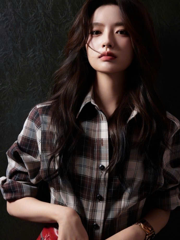 Đêm Bão Cấp 10, Chồng Dắt Bạch Nguyệt Quang Ra Biển Tổ Chức Sinh Nhật